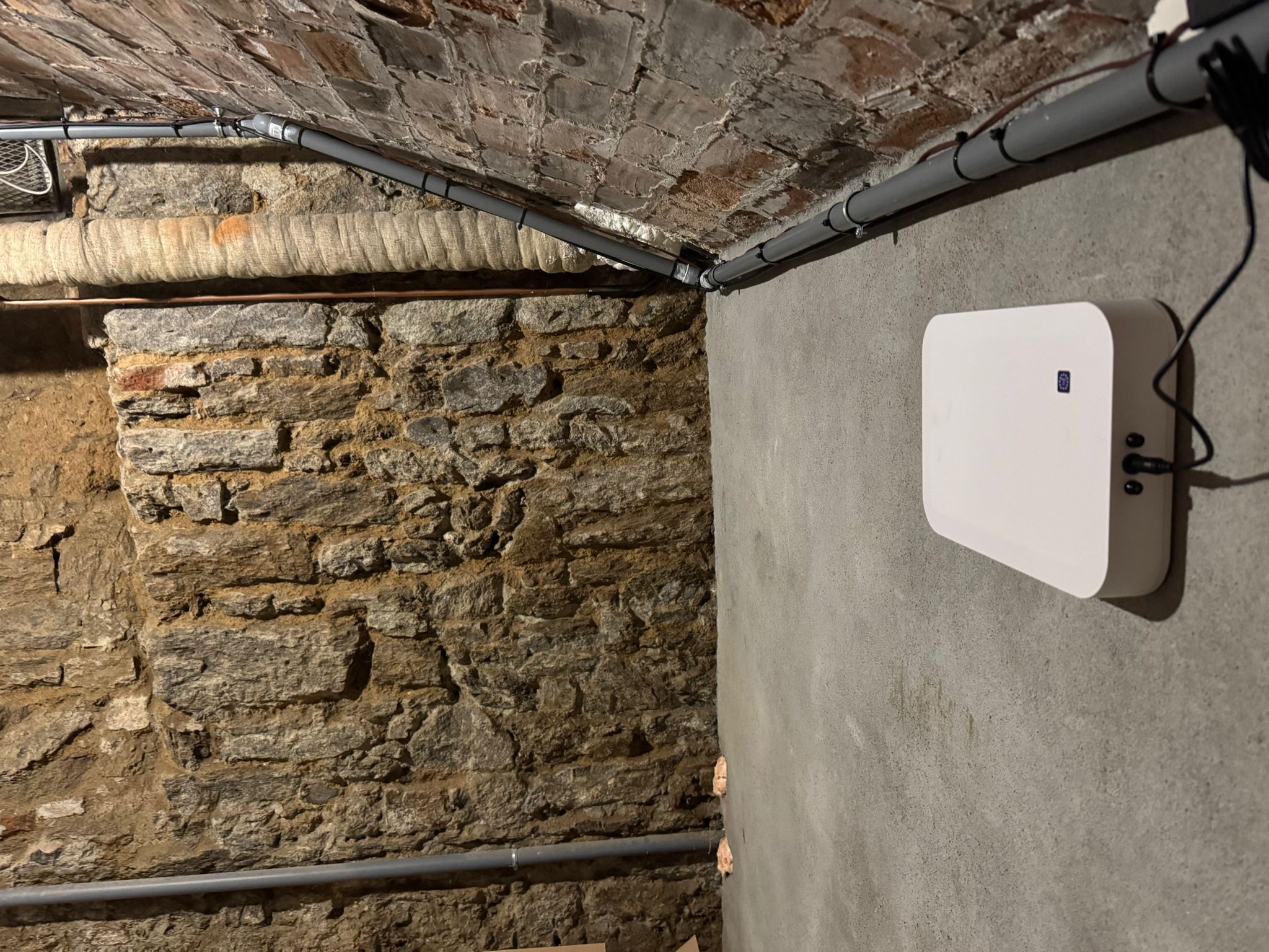 Pose d'un boitier IPE 22 à Cholet - Humidité Maison Cave