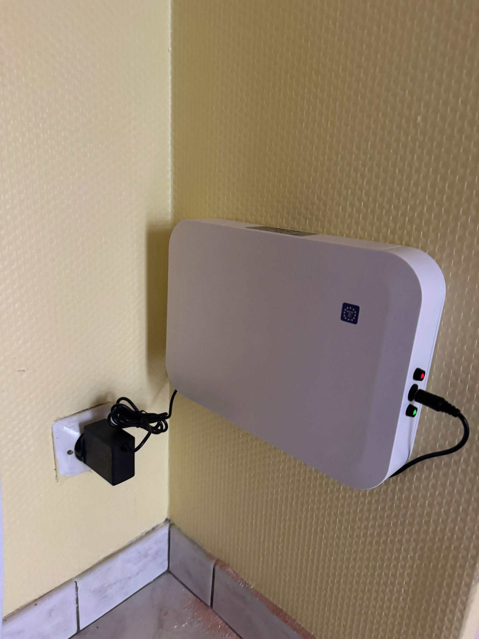 Humidité Maison - Pose d'un ipe 16 inverseur de polarité pour le traitement des remontées capillaires à La Membrolle-sur-Longuenée