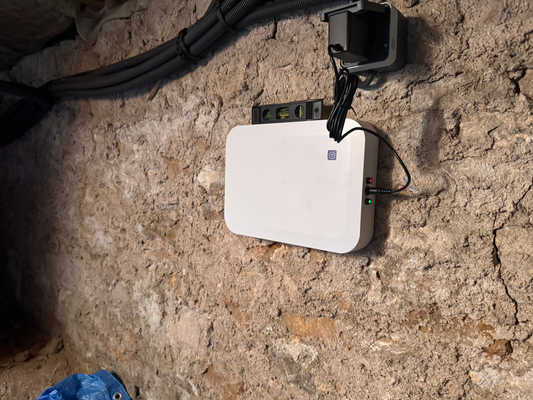 Traitement humidité Caen - IPE 12 pose dans une cave